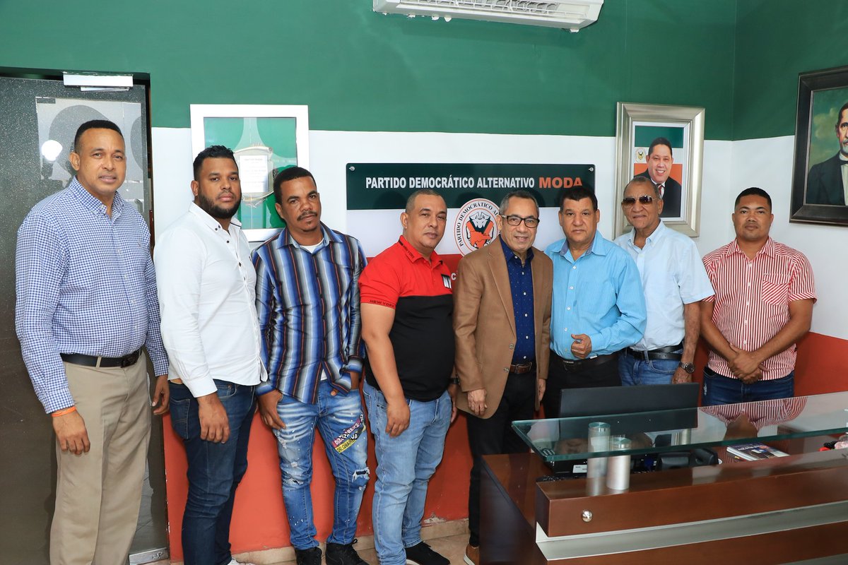 ElsidoDiaz's tweet photo. Continuamos en la Casa Nacional del Partido, con los Presidentes provinciales de  la región Este, el proceso de evaluación a los resultados obtenidos en las pasadas elecciones Municipales, Congresuales y Presidenciales, que abarcará todo el país. https://t.co/CBBybRnigD
