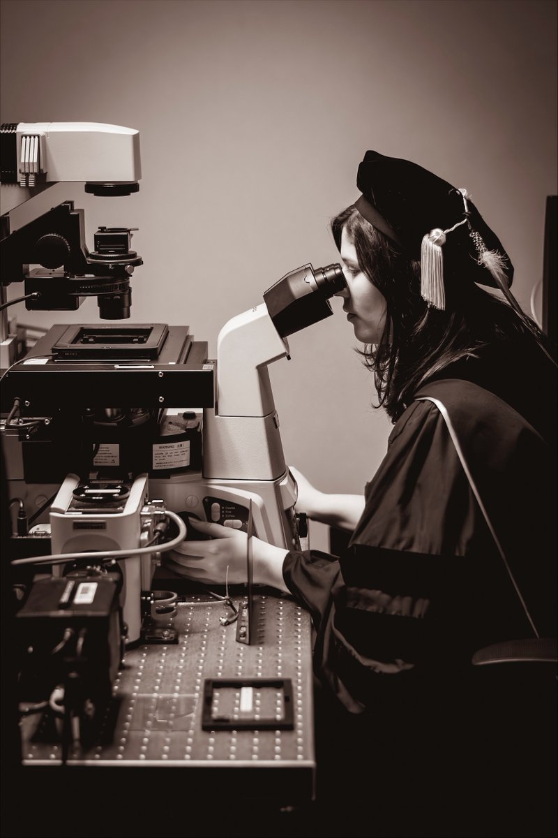 What a great idea! We love that recent graduate Dr. Mary Chalkley took graduation pictures in her cap and gown with the CISR's Nikon Spinning Disk Confocal! 🎓🔬Congrats Dr. Chalkley, and thanks for sharing!  <a href="/VanderbiltCDB/">Vanderbilt Cell and Developmental Biology</a> <a href="/VUBasicSciences/">Vanderbilt School of Medicine Basic Sciences</a> <a href="/NikonInst/">Nikon Microscope Solutions</a>