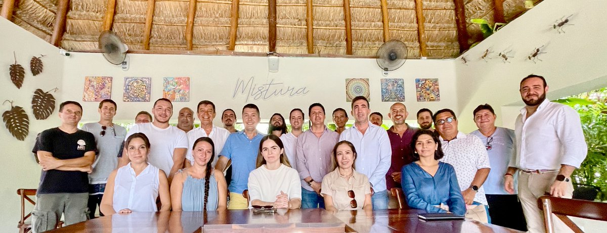 Reunión de trabajo en el hotel Blue Palm Bacalar con afiliados de la Asociación de Hoteles y Servicios Turísticos de Quintana Roo para delinear estrategias de promoción con el fin de proyectar una  imagen positiva de la zona sur, de Chetumal, Bacalar y Mahahual.