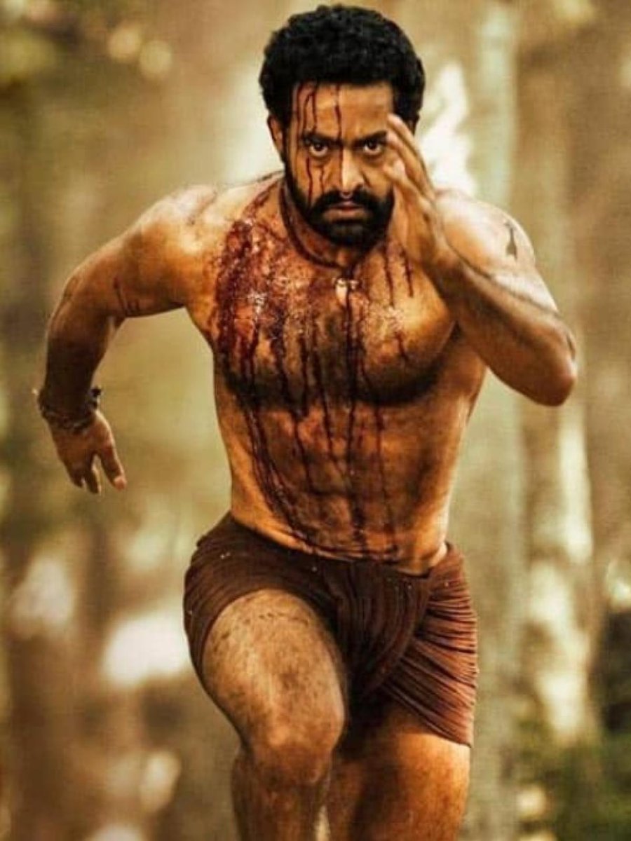 AlienTsunaME's tweet photo. How the fuck on this earth a director pulls the best looks from actors? 
Salam ra babu @ssrajamouli https://t.co/NjARxrsAr4