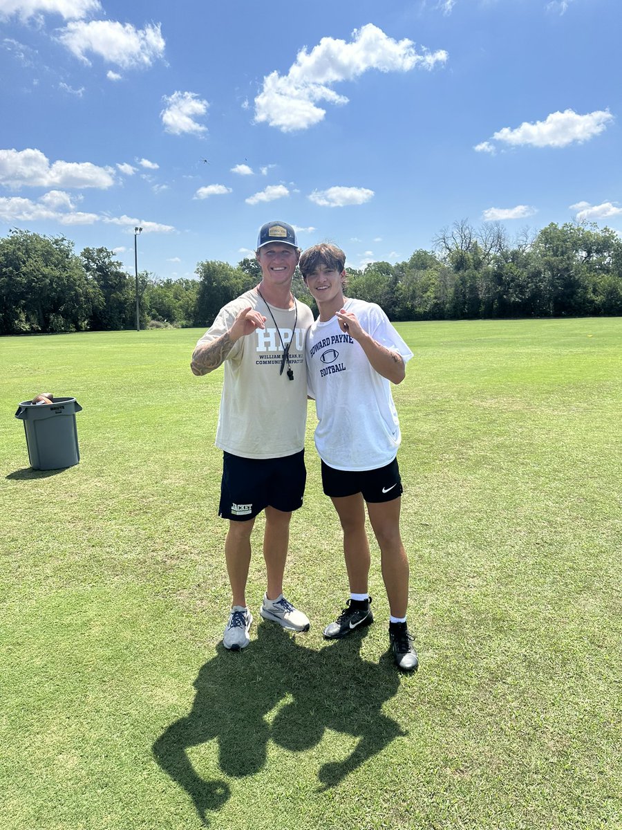 After a great camp and talk with <a href="/CoachCadeGray/">Coach Gray</a>  I’m blessed to receive my first offer! #Stingem <a href="/CoachEscobar45/">CoachEscobar🇺🇸🏈</a> <a href="/ComancheTXTr1be/">RollTribe</a>