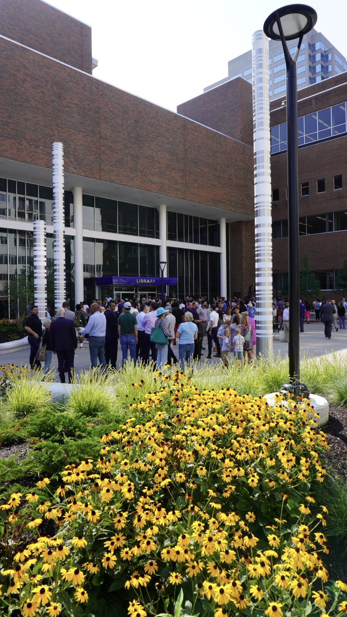 ping311's tweet photo. Library main branch grand re-opening. Look! The book statue has returned! https://t.co/e6XLO5wmdG