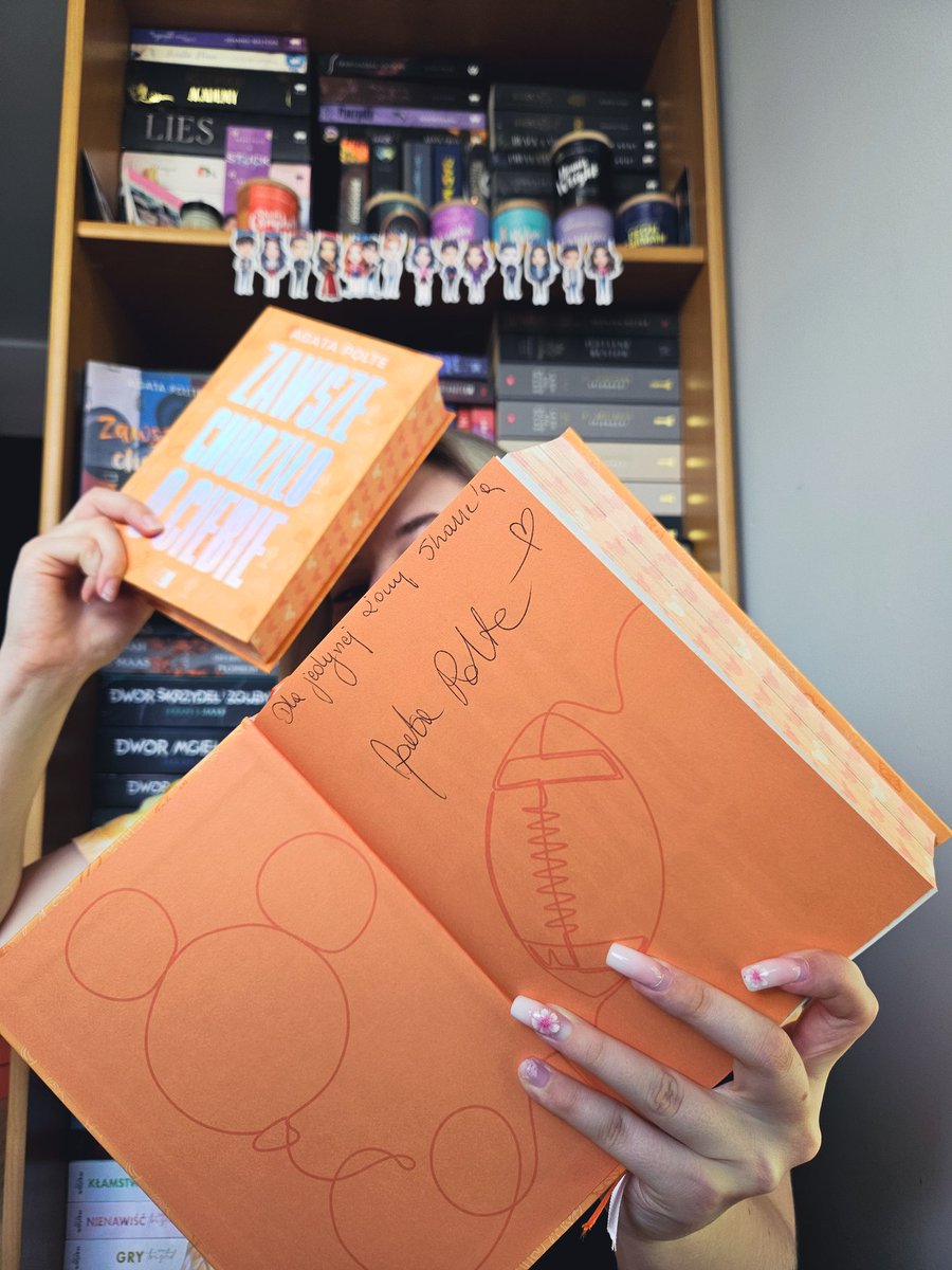 bezcenna_'s tweet photo. Znajdźcie kogoś kto będzie patrzył na was, tak jak ja na ZCOC🥹🧡 nowe fresh foteczki lecą na przypiętego🐭 #papieroweZCOC https://t.co/28QVwjkqrt