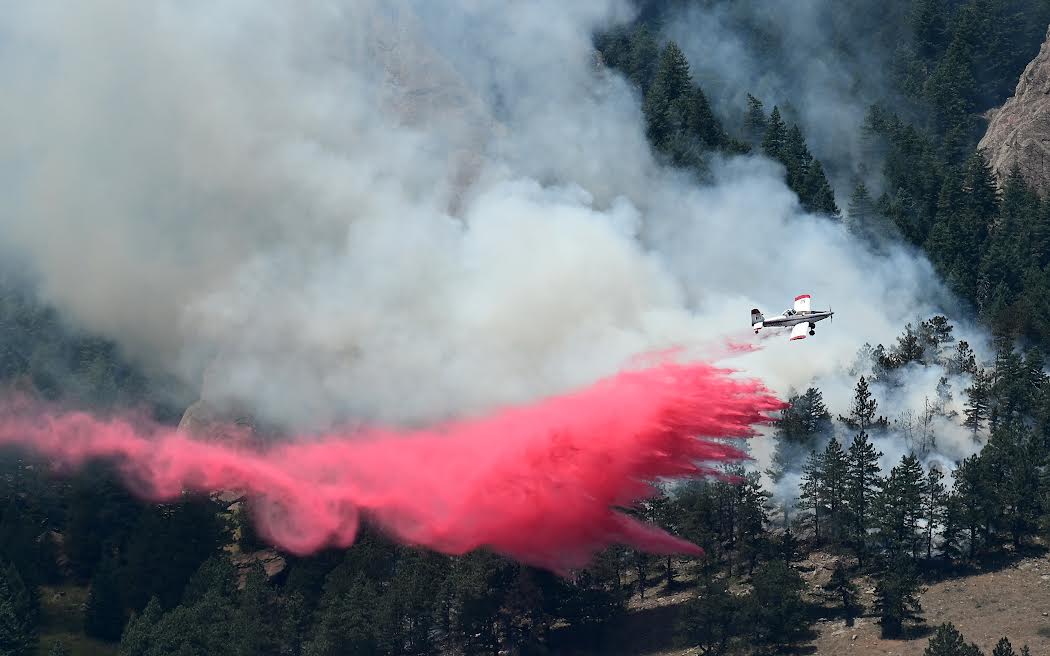 Photos of air crews fighting the #DinosaurFire in #Boulder from <a href="/CliffordGrassm1/">Clifford Grassmick</a>