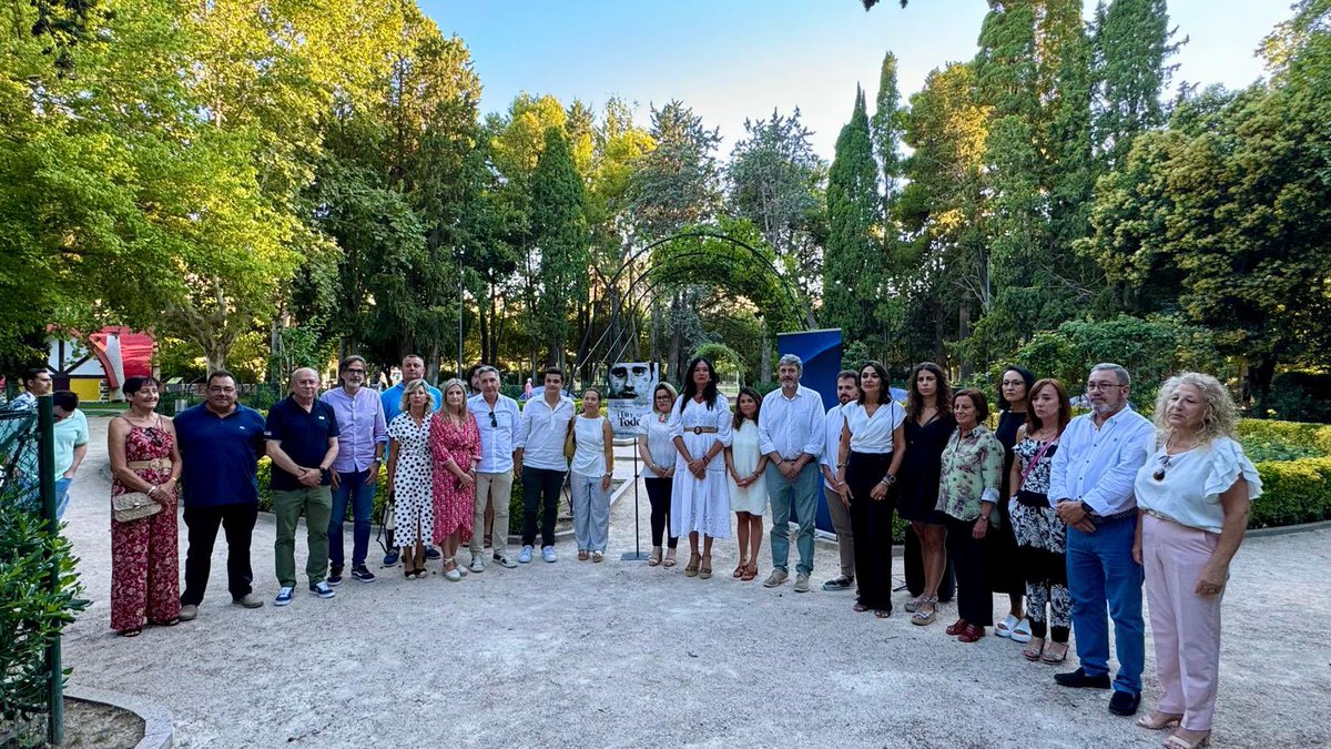 👉🏼Un año más nos acordamos de nuestros Presidente de honor Miguel Ángel Blanco. 

🕊️Que no caiga en el olvido para todos los jóvenes aquella época en la que perdías tu vida por la libertad y la paz. 

💙Siempre en nuestros corazones.