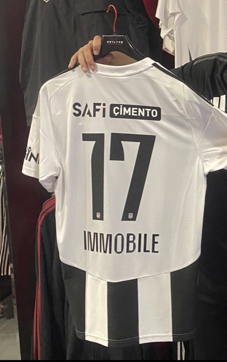 🎁 Bir Forma‘da Babamdan size hediye adam çok sevindi Immobile Transferine :) 

🤍Bu paylaşımı beğen.

🖤 Paylaşımı RT et.

🤍 Bir yorum yaz.

🦅 16.07‘de kazanan açıklanacak