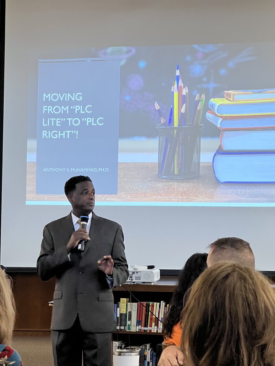 pmjcalexander's tweet photo. What a professional honor it was to learn from @newfrontier21 for the past two days with other educational leaders in @HCDOE_Digital !  We at @fmeswildcats are committed to high levels of learning for ALL students!  #plcright  @eric_langhans @BuddySmith13 https://t.co/T59STwJLNc