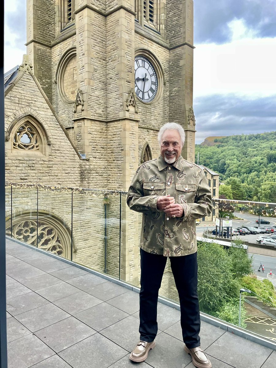 Tom Jones tweet media