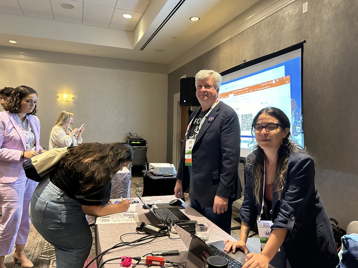 FOI Jedi Dave Cuillier and #IRE_NICAR super trainer Laura Moscoso talk with attendees after a rousing session on accessing public records at #NAHJ2024 the morning of Friday, July 12