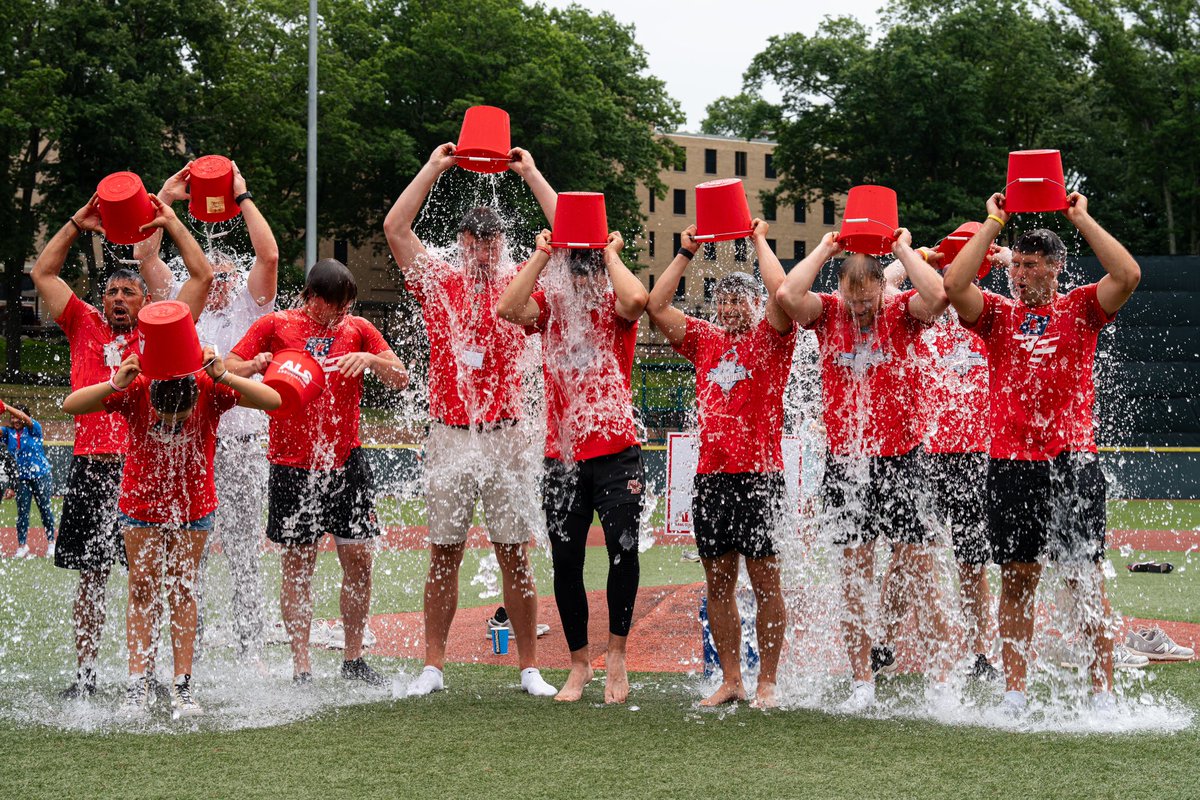 BCBirdBall's tweet image. 10 years of the ALS #IceBucketChallenge ❤️3️⃣

Special thanks to Nancy Frates for delivering the keynote address at today’s annual @ALSAssociation CEO Soak, and honored to participate 🙌🦅 

#kALS