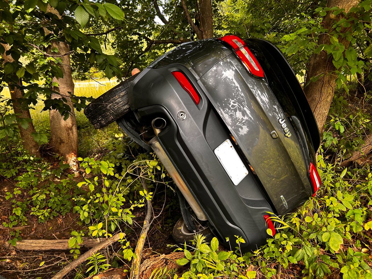 ChiliFireDept's tweet photo. A single occupant lost control and veered off the road, causing the vehicle to tip onto its passenger side. The occupant managed to exit the vehicle through the passenger side window without assistance. CFD crews arrived and secured the vehicle, which was still running. https://t.co/ZteeoWiipZ