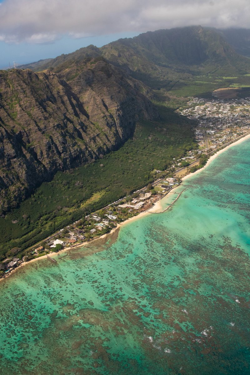 Hoping everyone's weekend is a beautiful one! Sending warm aloha from Hawaii.

#luckywelivehawaii #lethawaiihappen #helicoptertours