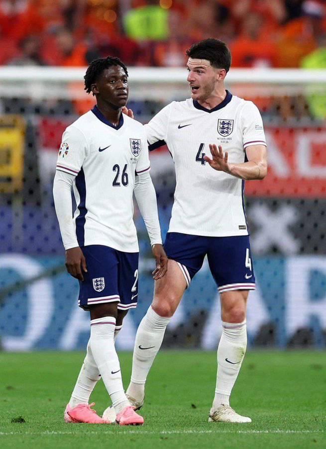CatarnMedia's tweet photo. Rice: "Calm down Kobbie. You're making me look bad." 🤣🤣 https://t.co/UCDCkpY5GB