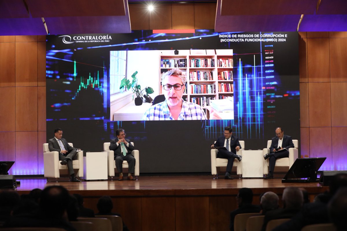 ContraloriaPeru's tweet photo. 💬 Claudio Ferraz @claudferraz, profesor de economía asociado a la @JPAL, destacó que el #INCO2024 genera gran cantidad de información para la sociedad, no solo sobre la corrupción, sino de otras irregularidades que ocurren en el sector público. https://t.co/ffWc6SEVNJ