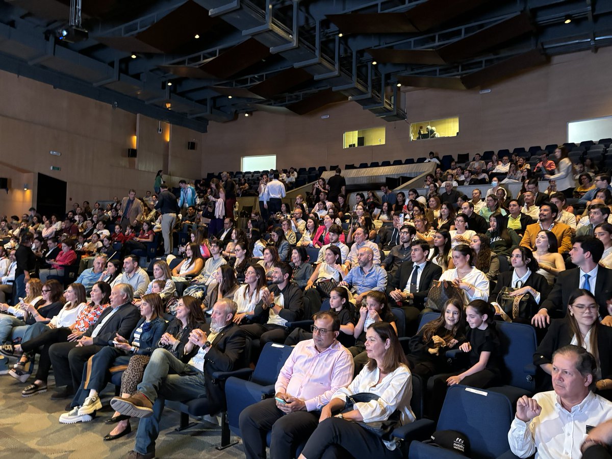 luisoliveros13's tweet photo. Misión cumplida!!! 
Tercer @Unimet Pitch Day completado y a casa llena en el Paraninfo.
Muchas gracias a las empresas que nos apoyaron, a las autoridades de la universidad, a los profesores del Departamento de Emprendimiento y por supuesto: a nuestros estudiantes, que nuevamente hicieron un maravilloso trabajo. 
Felicitaciones al equipo de Remember Me!!