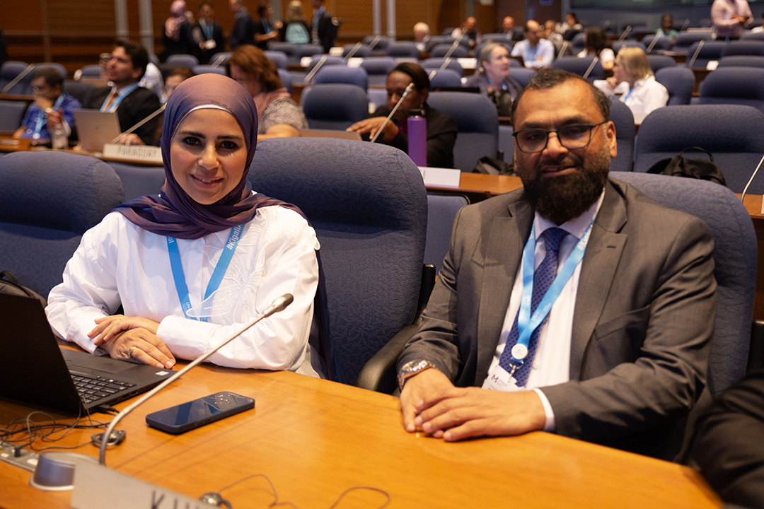 IISD_ENB's tweet image. At #OEWG46, delegates are meeting in a contact group to discuss a draft decision to facilitate the compliance of countries which experience extreme heat to meet their obligations under the #KigaliAmendment with regard to #climate-friendly refrigerants and #cooling equipment.