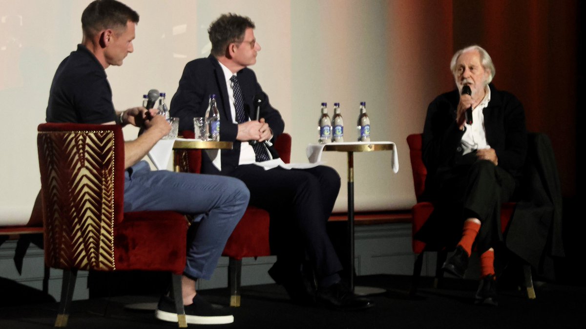 RMcGreevy1301's tweet image. There was a fascinating discussion between @DPuttnam, the British ambassador to Ireland @PaulJohnsonMN and former Irish Olympian @DavidGillick about the film Chariots of Fire.
It was held in the beautiful @StellaCinemas and hosted by the @BritEmbDublin
The discussion was held…