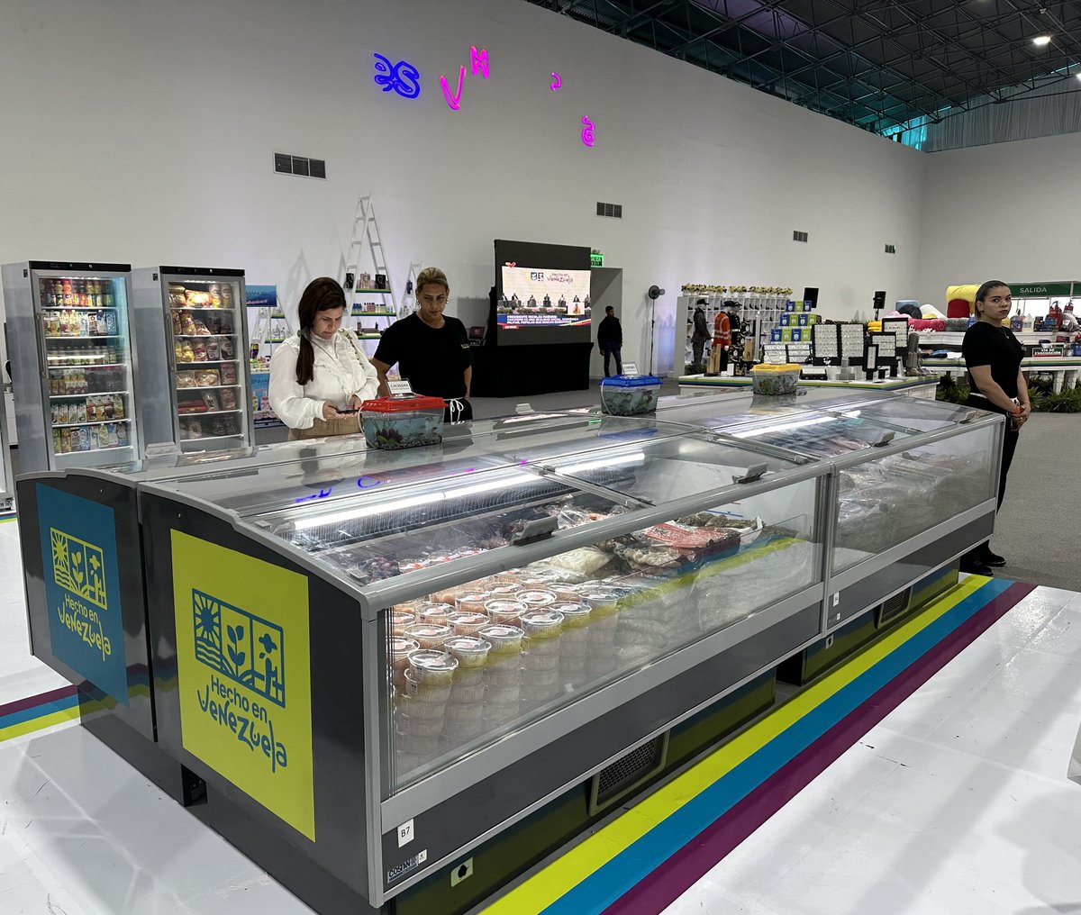 Minpescave2's tweet photo. Gran variedad de especies hidrobiológicas selladas al vacío y empaquetadas forman parte de los productos exhibidos por el sector Pesca y Acuicultura en el Centro de Eventos y Expo Marca de lo Hecho en Venezuela.

@NicolasMaduro
@Jcloyo
#LaPoesíaNosUne https://t.co/LcFIxHf7I7