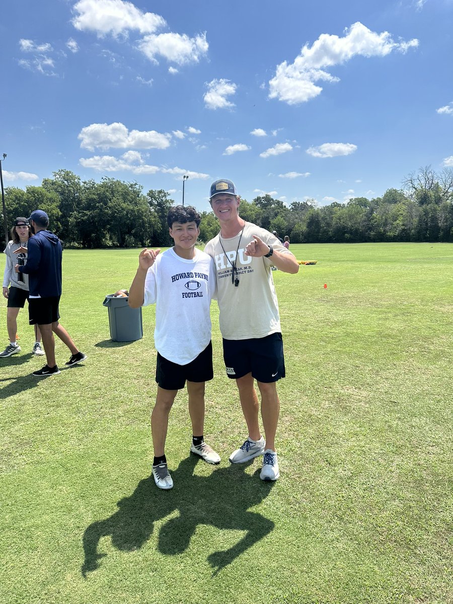 Thank you for the great camp <a href="/HPUFootball/">Howard Payne University Football</a> and I am blessed to have received my first offer! #Stingem
<a href="/CoachCadeGray/">Coach Gray</a> <a href="/CoachEscobar45/">CoachEscobar🇺🇸🏈</a> <a href="/ComancheTXTr1be/">RollTribe</a>