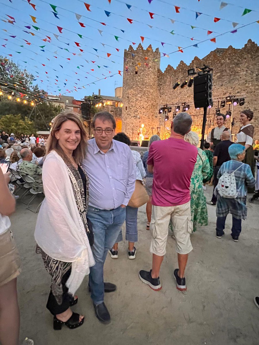 Al pregó de Festa Major de Calonge. Pregoner Joan Pera.
Calongins i calongines, disfruteu de la Festa Major d’estiu.