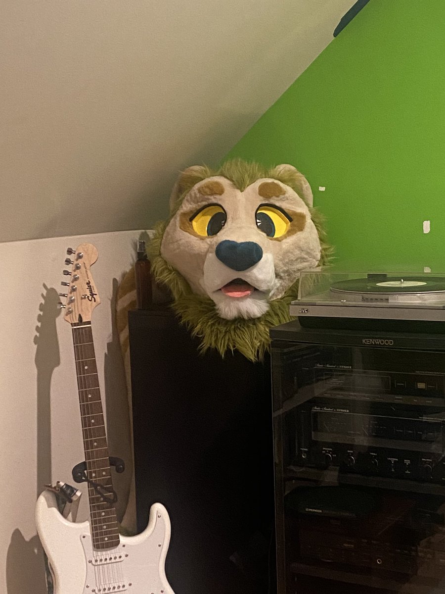 toastypawed's tweet photo. the beast. he just sits there and stares :( what a foul creature on this #FursuitFriday https://t.co/eFYSwLNyNa