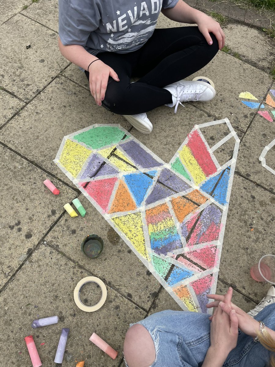 Great to take our new MP <a href="/Jonathan4MD/">Jonathan Davies</a> on our tour around our fabulous faculty today. So lovely to discuss the Creative Industries and share our vision.