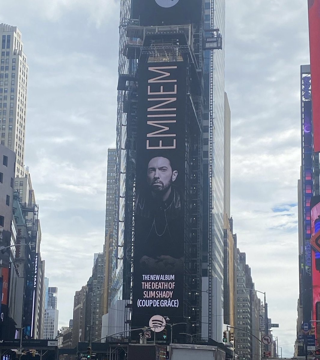 ShadyTimes's tweet photo. Eminem “The Death of Slim Shady” promo at Times Square, NYC 📌 https://t.co/tq3qFDOmT1