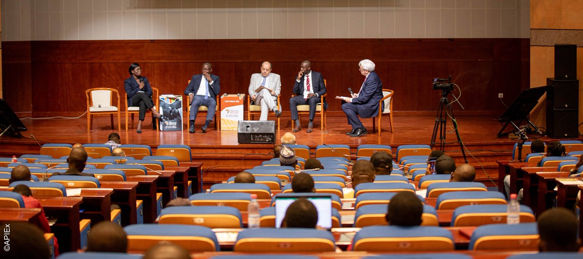 Depuis le 9 juillet, la 12ème édition des #RencontresAfrica se déroule à Cotonou. Le DG de l'APIEx, M. Moubarack Soumanou, explique pourquoi le Bénin 🇧🇯 est propice aux affaires. #OsezleBenin #InvestinBenin #Waxeho