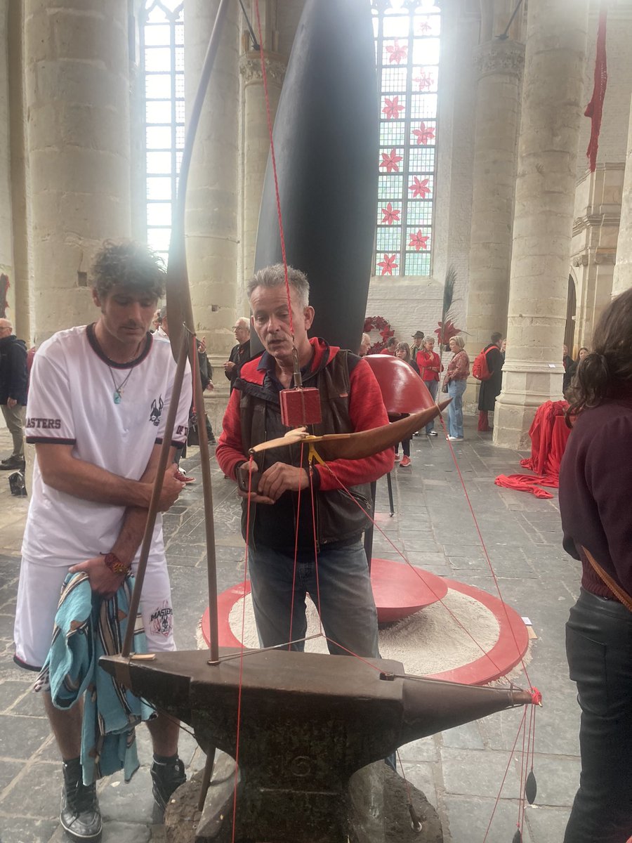 rinibiemans's tweet photo. Zie hier Wilbert Biemans, eerste foto in het midden. Hij is van de ‘Oost Brabantse Biemans tak’ 😀🍀👌 Zijn dochters doen ook mee… #rood #goes #biemans https://t.co/S1fEIdQZUA