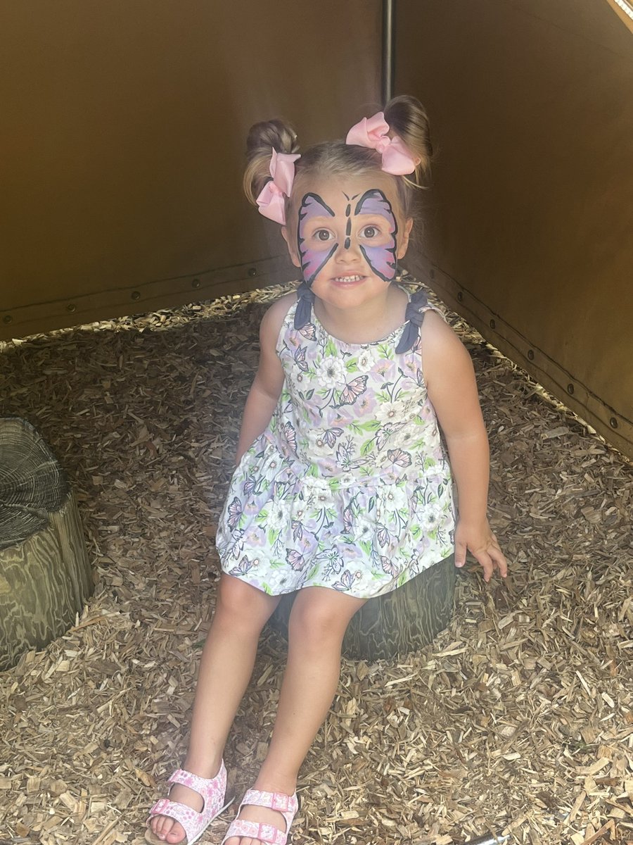 goff_beth's tweet photo. @fwkidszoo enjoying the day! https://t.co/J7bL73ZVfF