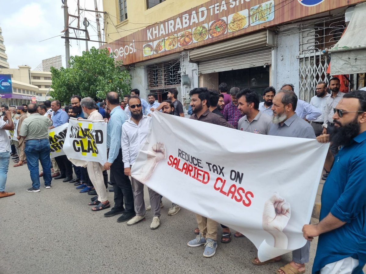 SalariedClassPK's tweet photo. From Shaheen Complex to I.I. Chundrigar Road
#SavetheSalariedClass
#SalariedClass
#taxkumkaro https://t.co/4p1dUKHfTV