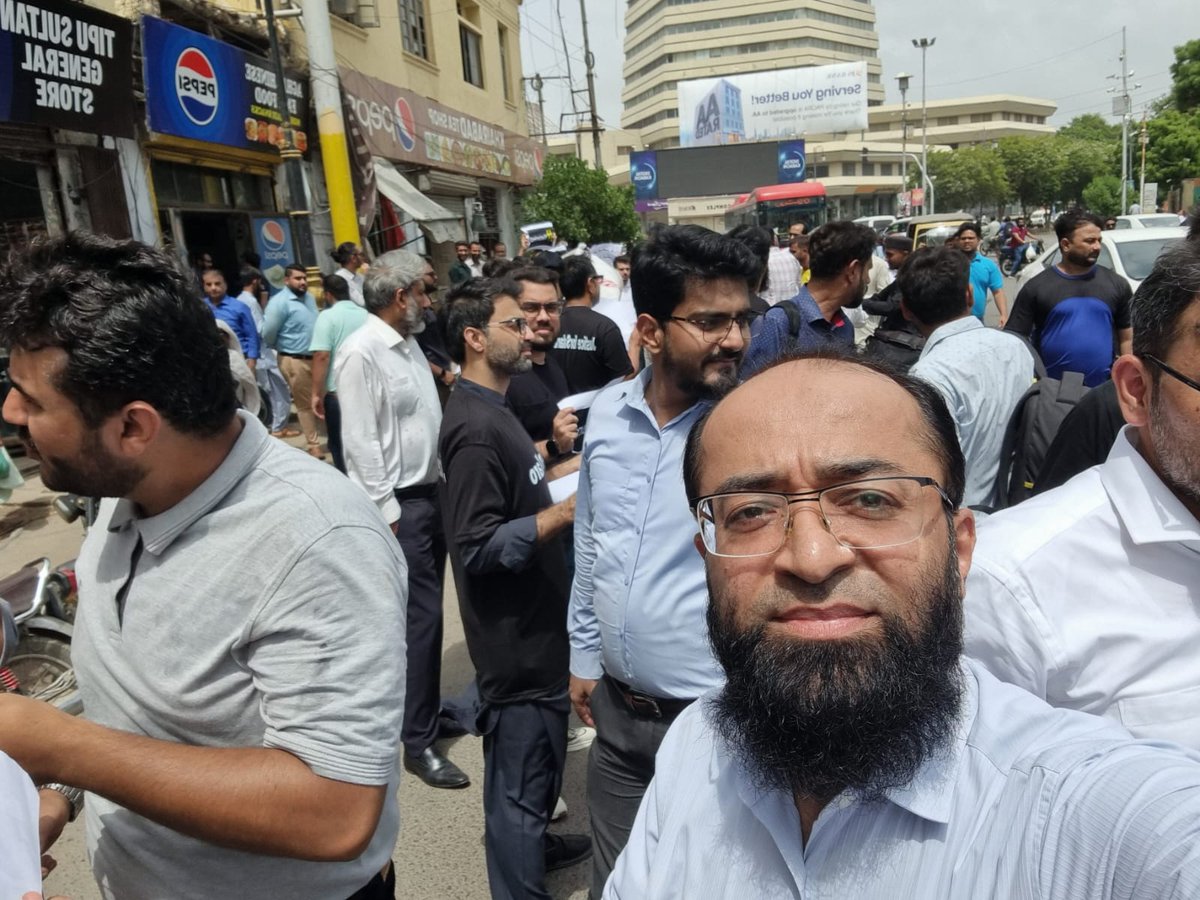 From Shaheen Complex to I.I. Chundrigar Road
#SavetheSalariedClass
#SalariedClass
#taxkumkaro