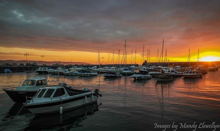 Sunrise over Saundersfoot Harbour 

Photography by Mandy Llewellyn
