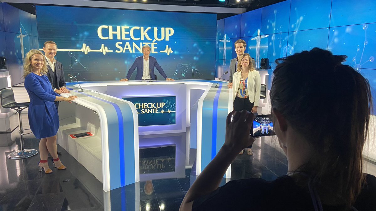PariSanteCampus's tweet photo. 🔔 Rendez-vous demain à 14h sur @bfmbusiness pour un @Checkupsante spécial PariSanté Campus, avec :
▶️ @AntoineTesniere directeur général de PSC 
▶️ @Elodie_B_L, cofondatrice de @AVATAR_MEDICAL 
▶️ Charlotte Pouchy, présidente de Deemea
▶️ @aparpaleix, fondateur de Milvue https://t.co/TUfE6vqt1E