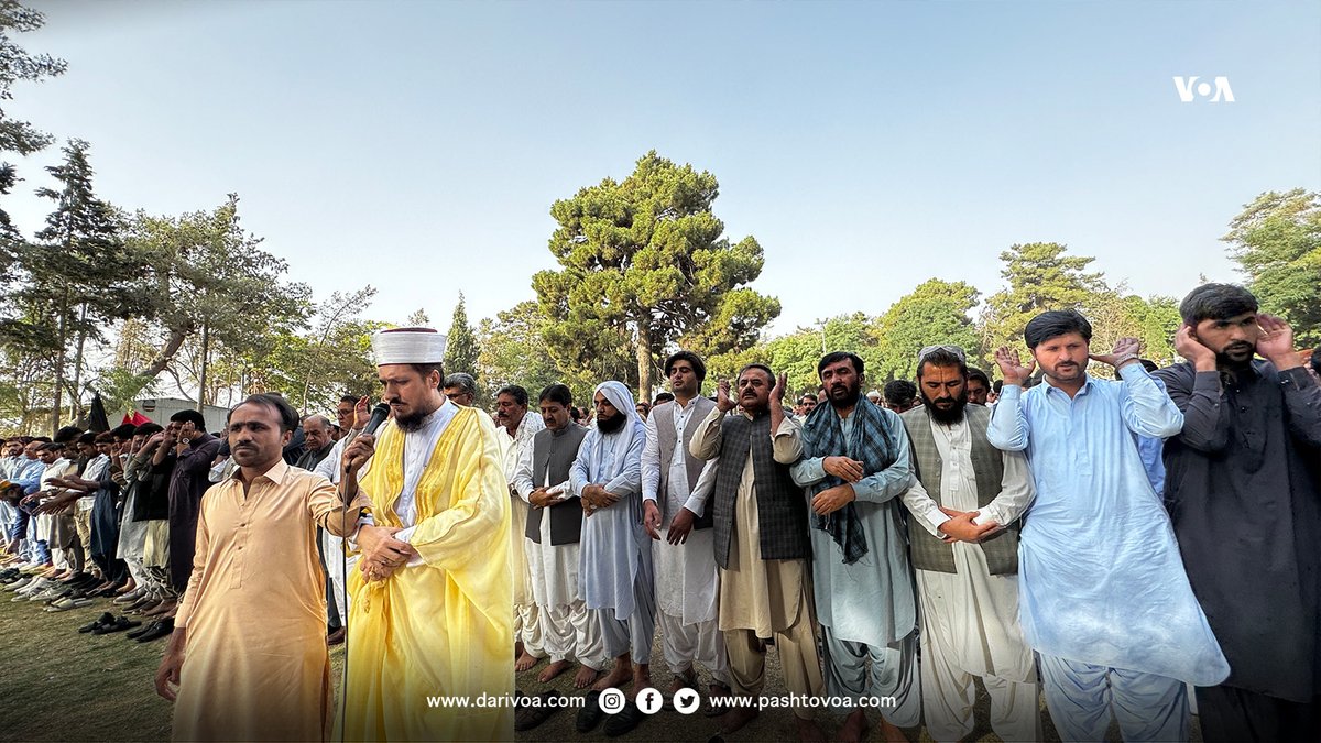 د بلوچستان په یو شمېر پښتون میشته سیمو کې د ګیله من وزیر د جنازې غایبانه لمونځونه ترسره شوي چې پکې په ګڼ شمېر کې ولسونو ګډون کړی و.
#voasocial #voapashto #voaafghanistan #gelamanwazir #PTM