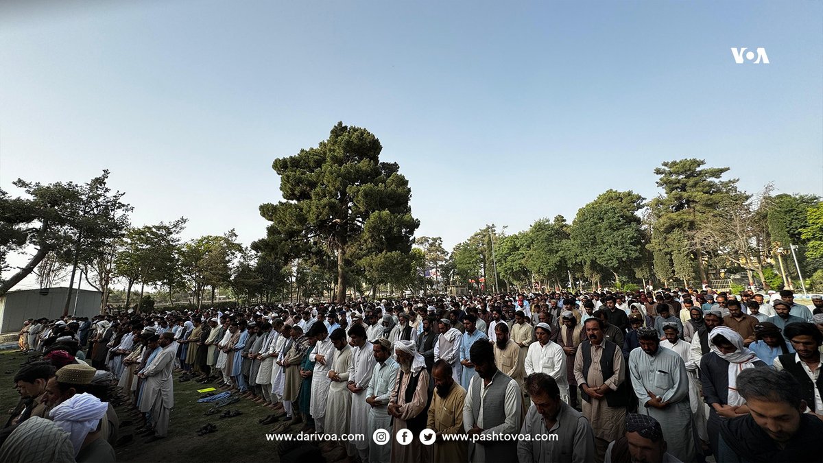 د بلوچستان په یو شمېر پښتون میشته سیمو کې د ګیله من وزیر د جنازې غایبانه لمونځونه ترسره شوي چې پکې په ګڼ شمېر کې ولسونو ګډون کړی و.
#voasocial #voapashto #voaafghanistan #gelamanwazir #PTM