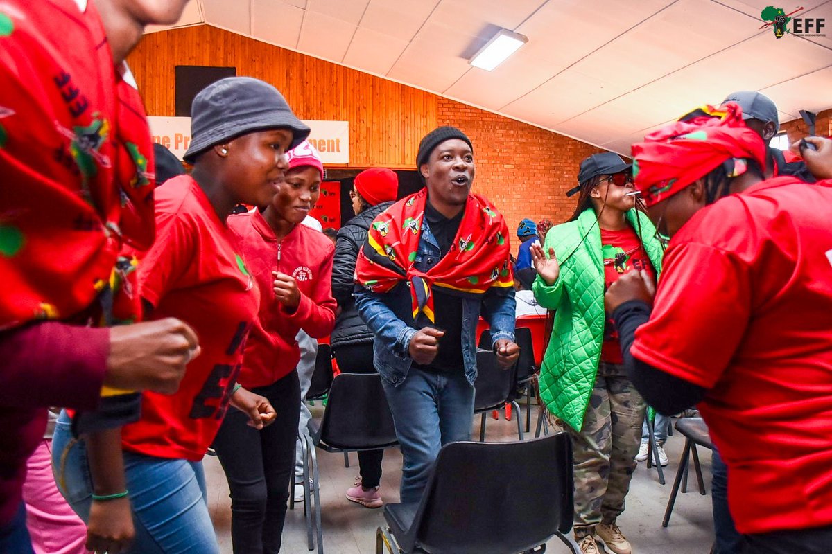 effnorthercape's tweet photo. ♦️In Pictures♦️

2/2

SG Cmsr @DlaminiMarshall and NC Cmsr @veronica_mente in Frances Baard Report back meeting held earlier on in Kimberley, Recreational Hall.

- We are duty bound to defend the EFF, 11th Anniversary Rally is to celebrate years of EFF's existence.

#EFFTurns11 https://t.co/U8m662Qr0e