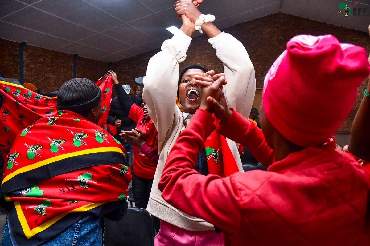 effnorthercape's tweet photo. ♦️In Pictures♦️

2/2

SG Cmsr @DlaminiMarshall and NC Cmsr @veronica_mente in Frances Baard Report back meeting held earlier on in Kimberley, Recreational Hall.

- We are duty bound to defend the EFF, 11th Anniversary Rally is to celebrate years of EFF's existence.

#EFFTurns11 https://t.co/U8m662Qr0e