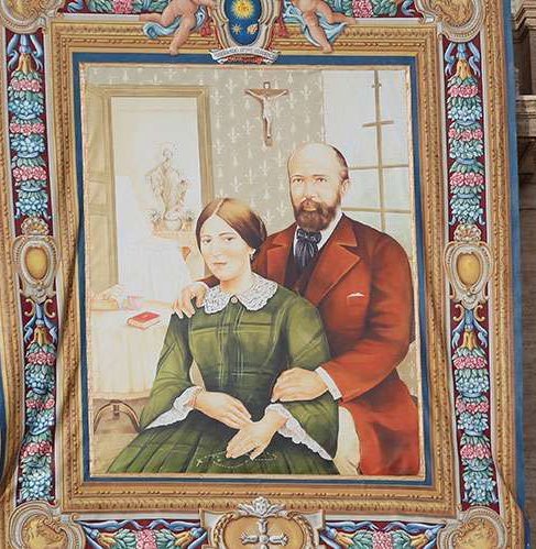 lolekinho's tweet photo. Eles se apaixonaram e se casaram na noite entre 12 e 13 de julho do mesmo ano, Deus tinha pressa, viu? Casaram e tiveram filhas santas, uma família santa, uma vida matrimonial santa, uma casal que deseja o céu, esse é o diferencial! São Luís e Santa Zélia, rogai por nós! ❤️ https://t.co/e6dJQoXKEx