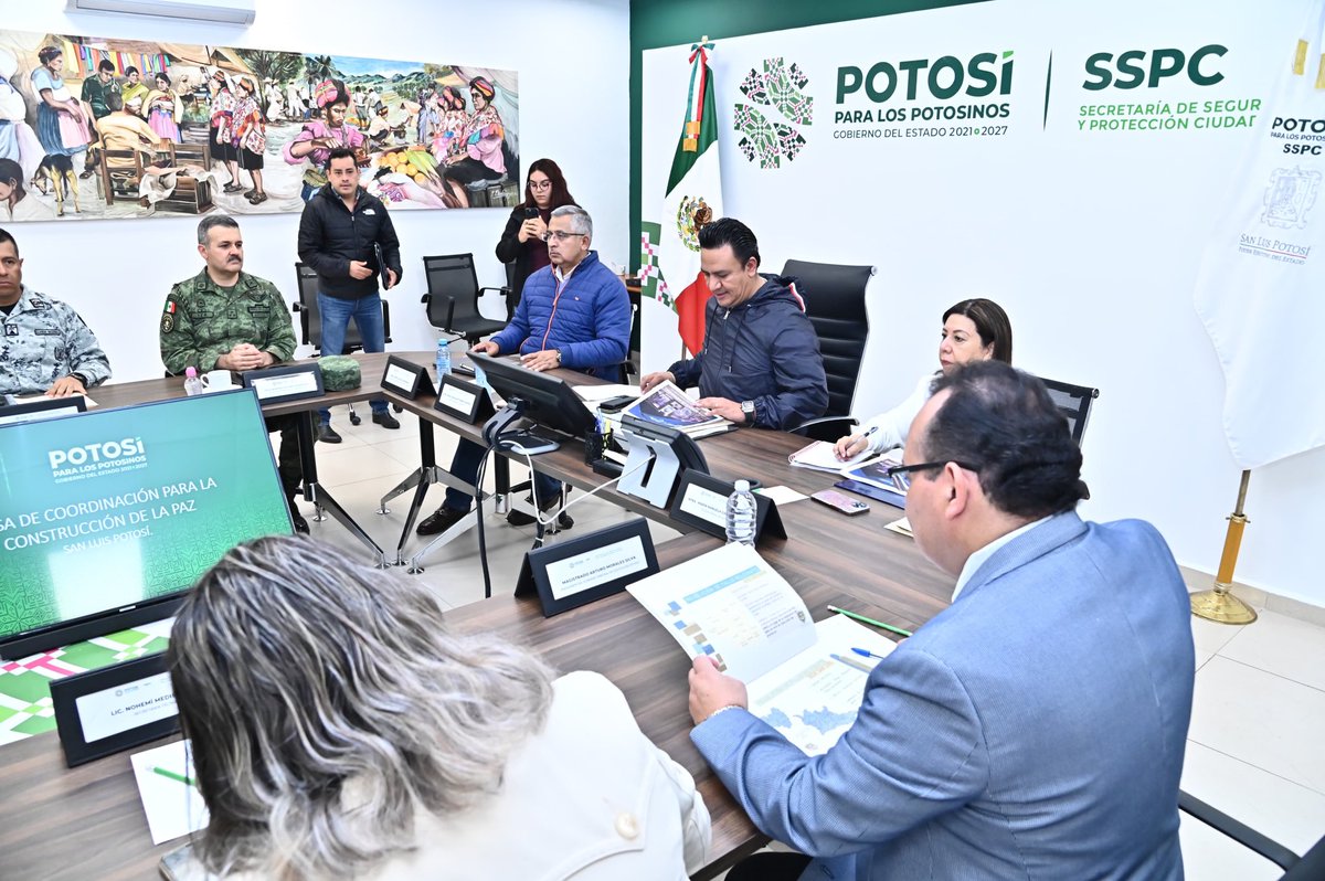jgpetorresmx's tweet photo. Queremos hacer de San Luis Potosí el mejor lugar para vivir.
Los saludo desde la Mesa Estatal para la Construcción de la Paz en donde todos los días trabajamos incansablemente para cuidar del bienestar de todas las familias potosinas. 🤝
#SGGSLP https://t.co/V6jM1aV0fz