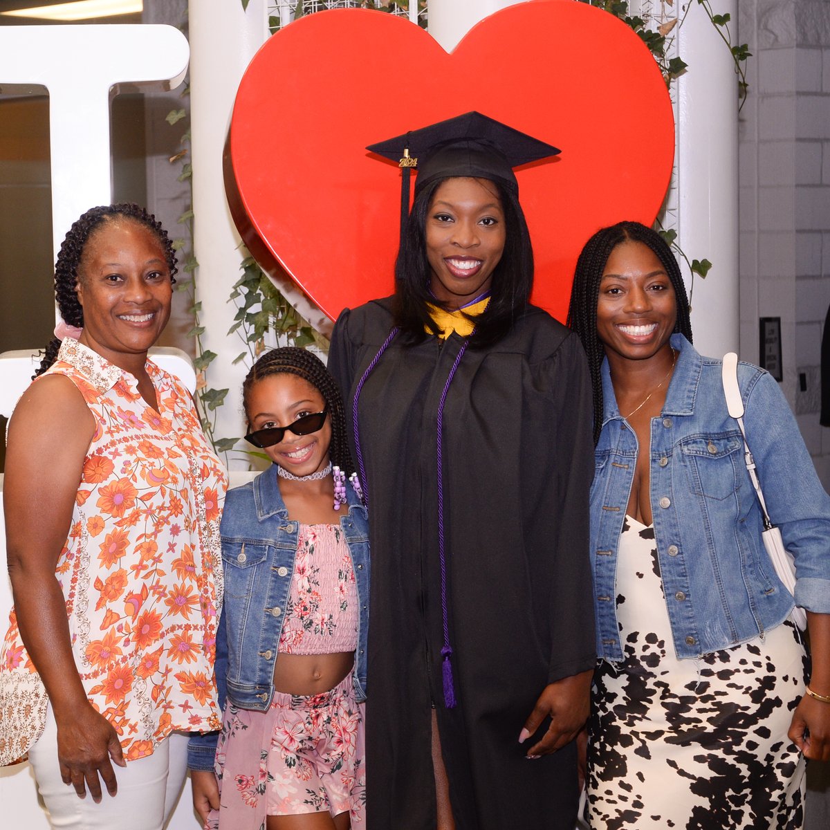 ExcelsiorUniv's tweet image. Behind every cap and gown, there's a family's love lifting you higher. You did it for them, but you couldn't do it without them. Huge shoutout to the incredible families of all our grads.🎓💫 #FamilyMatters #Commencement2024 #ExcelsiorProud