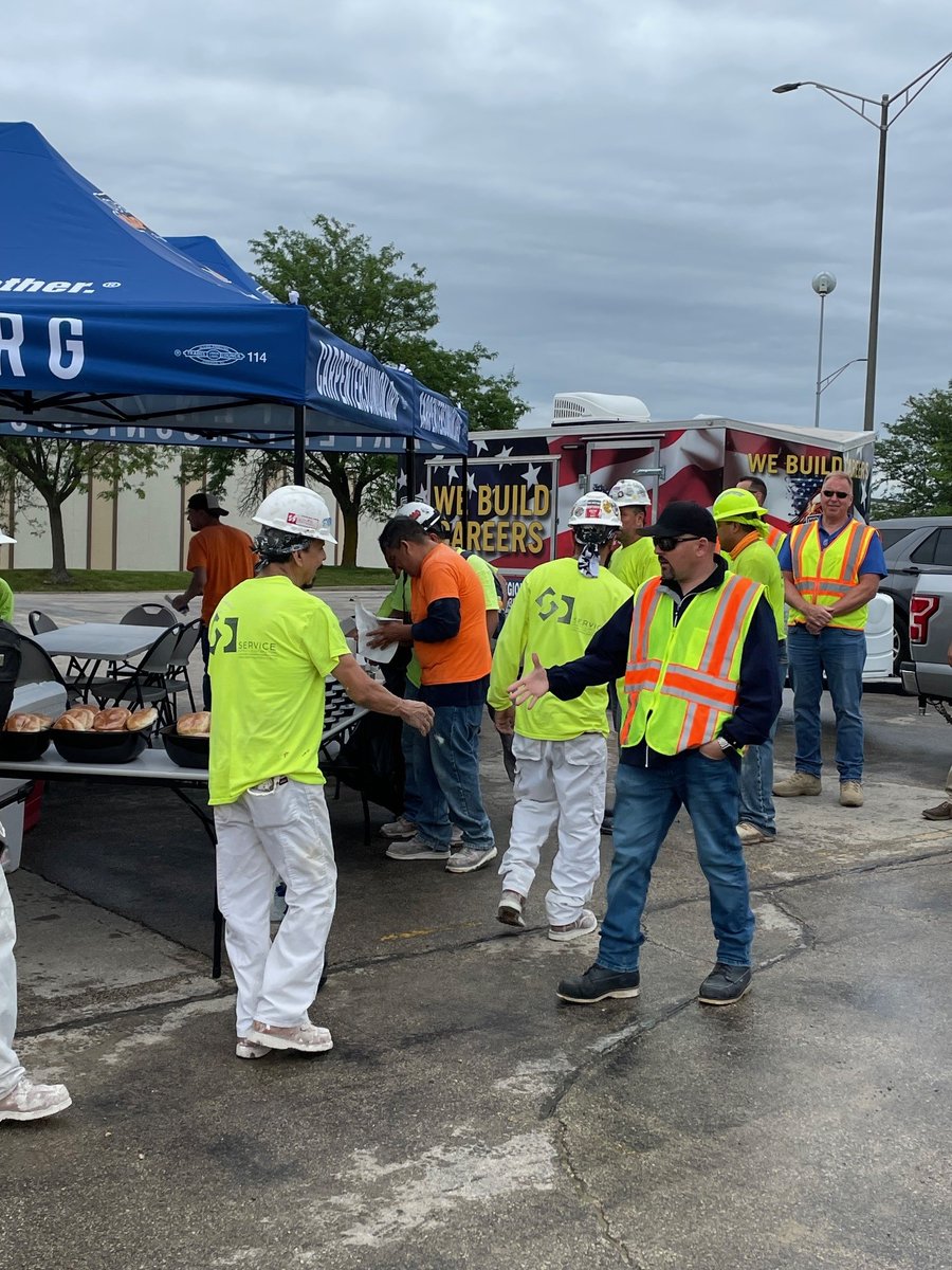MidAmCarpenters's tweet photo. Residential 2.0 continues to deliver for our union! Recently our Residential 2.0 team visited the Metro 19 Apartments in Roselle, IL. This $80M project is being built 100% union! 
#HeritageCarpentry #DHEnergyManagement #ServiceDrywall #DiversifyPro https://t.co/VxqAAU0ZvP