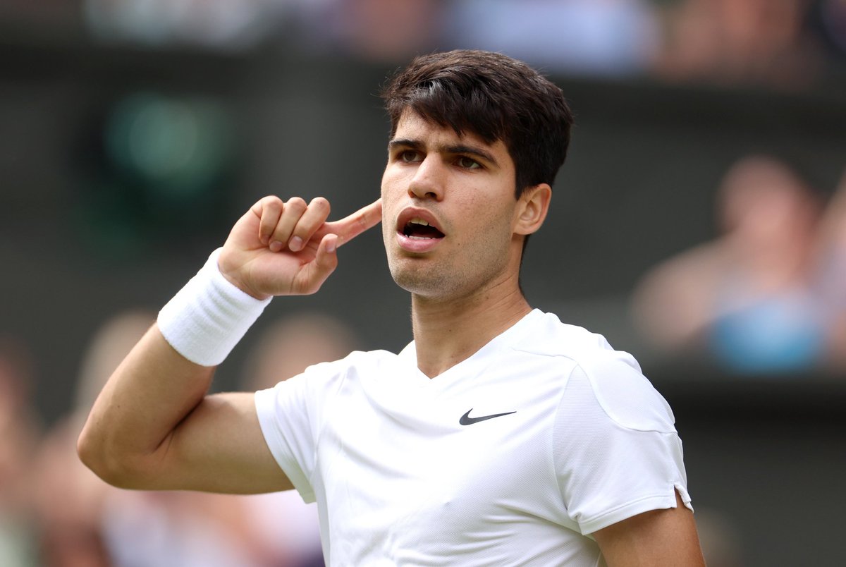 Tiempodetenis1's tweet photo. ¡Carlos Alcaraz es FINALISTA de Wimbledon!

🧠 CABEZA
❤ CORAZÓN
🥚 COJONES

A un partido de seguir haciendo historia. https://t.co/9EGQBFUpCg