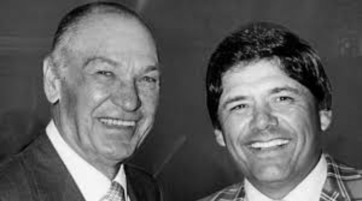 Classic Golf Swing tweet media