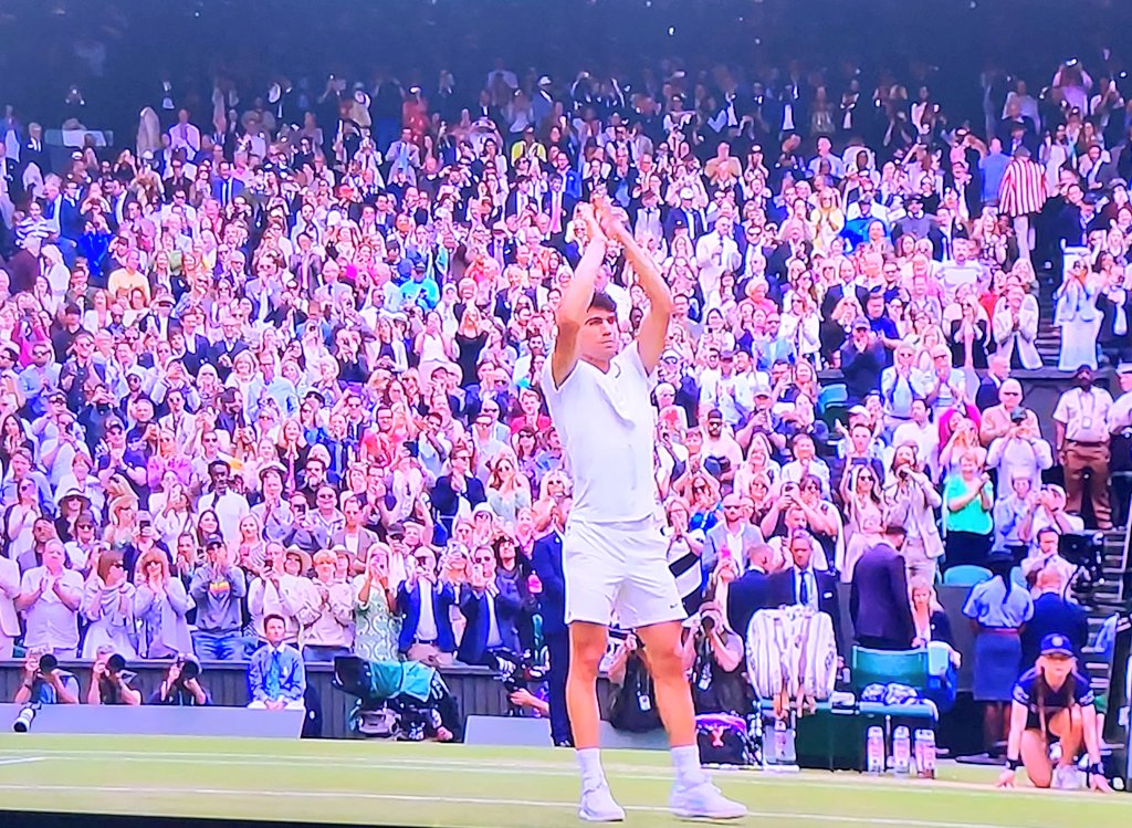 TazKite's tweet photo. Disfrutando de #Wimbledon y del pase a la final de Carlitos Alcaraz y sin necesidad de pantallas gigantes en la calle :p Vamoooos!!! https://t.co/rvVSZ4M23E