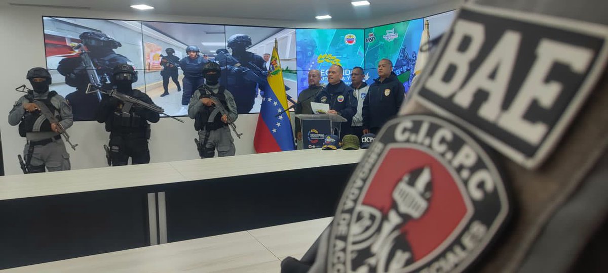 El Vpdte. Sectorial aseveró que Guerrero, se encuentra a la orden del @MinPublicoVen; asimismo, fueron capturados otros 3 individuos en Colombia, como parte del trabajo de cooperación internacional desarrollado por el Gobierno Bolivariano.

#LaPoesíaNosUne