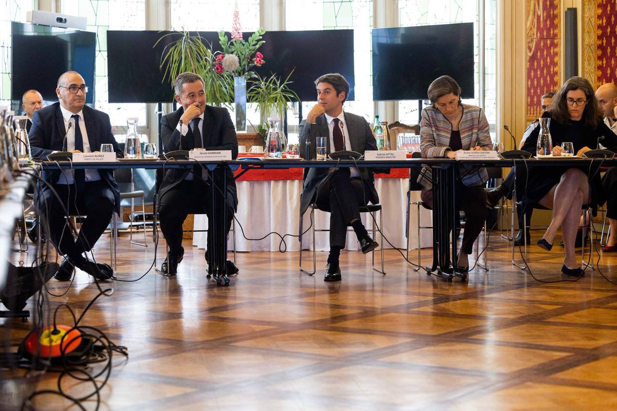 GabrielAttal's tweet photo. Dans deux semaines, la France recevra le monde à l’occasion des Jeux Olympiques. 

Nos forces de sécurité et nos militaires seront mobilisés nuit et jour pour garantir la sécurité de tous.

Avec @GDarmanin et @AOC1978, nous avons tenu une réunion de travail aujourd'hui à la préfecture de police de Paris avec l’ensemble des services impliqués.

Merci à toutes les équipes engagées pour la réussite des Jeux, dont l’engagement et la mobilisation sont sans faille. Vous avez toute notre reconnaissance et celle des Français.