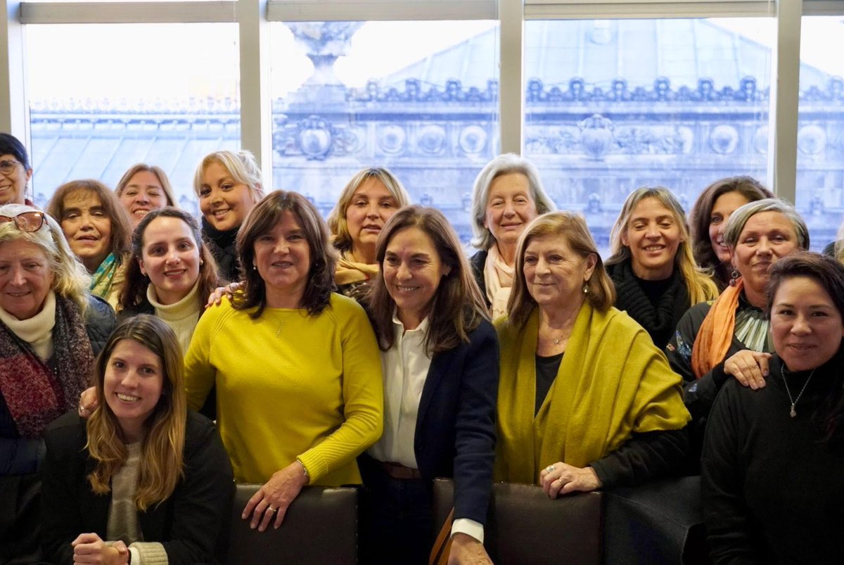 UCRNacional's tweet photo. Diputadas, dirigentes y referentes de más de 40 organizaciones de la sociedad civil lanzaron en el Congreso de la Nación la campaña por el millón de firmas para defender las políticas de la mujer en la Argentina.

Encontrá el link al petitorio acá 🔗 https://t.co/WtaLkIERbV https://t.co/gb6hH9tEaV