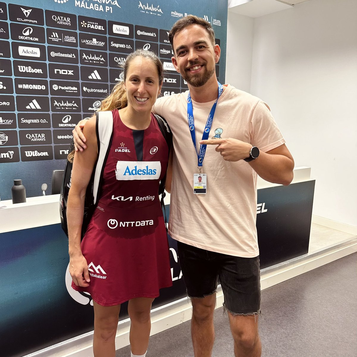yosoytupadelofi's tweet photo. He tenido la suerte de compartir un ratito muy top con @gemmatriay 👑

Le hemos preguntado sobre mantener el Top 3 individual y volver al N1:

🗣️ “Por el momento pienso en el corto plazo. Mejorar, ganar torneos si podemos y después ya veremos. Me gustaría volver al N1, claro”. https://t.co/n8ipYkccqT