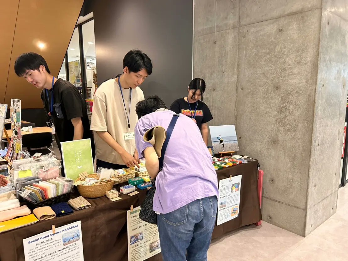 j_yamaguchi_lab's tweet photo. こんばんは、黒木です😄
本日、市役所での展示販売は最後となりましたが、沢山の方が足を運んでいただきました!
4日間の展示販売会にて来展されたみなさま、また今回出展するにあたり、ご協力いただいた長崎市 環境部 ゼロカーボンシティ推進室のみなさま、ありがとうございました🙇
#長崎市
#SGSN https://t.co/w3RwHwEsgu